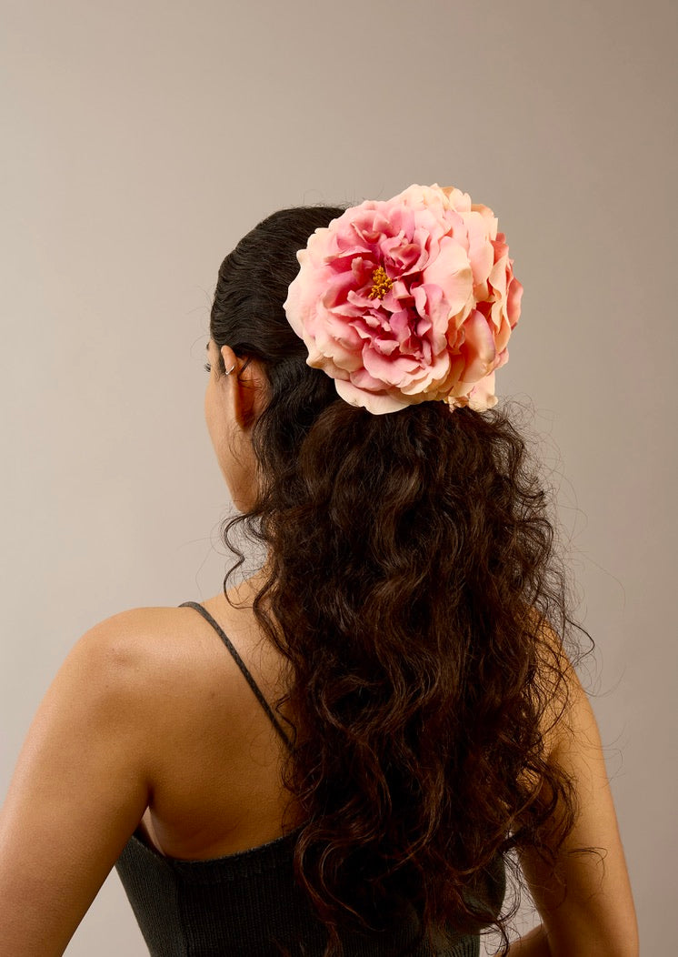 Bellatrix Wild Rose — Pale Pink Claw Clip